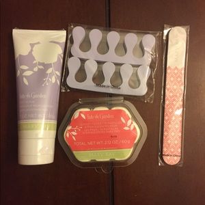 Gr8t for Mom’s Day! Into the Garden pedicure set